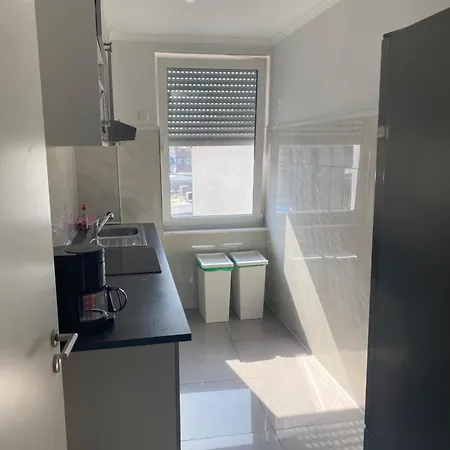 Zentrale 3 Zimmerwohnung Mit Kostenlosem Stellplatz דירה *