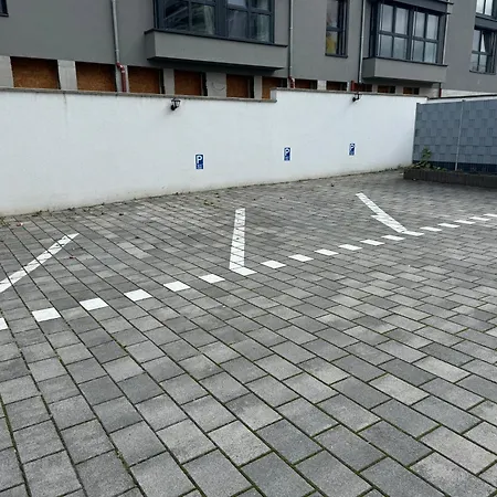 Zentrale 3 Zimmerwohnung Mit Kostenlosem Stellplatz Apartment *