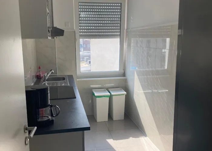 Zentrale 3 Zimmerwohnung Mit Kostenlosem Stellplatz Apartment *